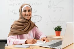 صورة المعلمة إلهام أحمد